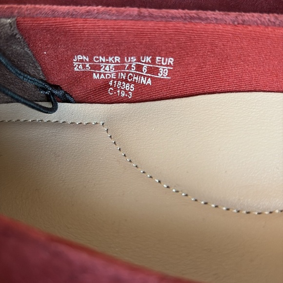 NWT UNIQLO Women's Deep Red Flat Shoes - Picture 3 of 8